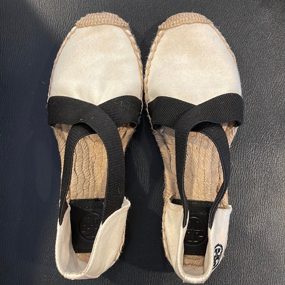 Tory Burch Espadrille. Ivory & black color. Size 5.5.
